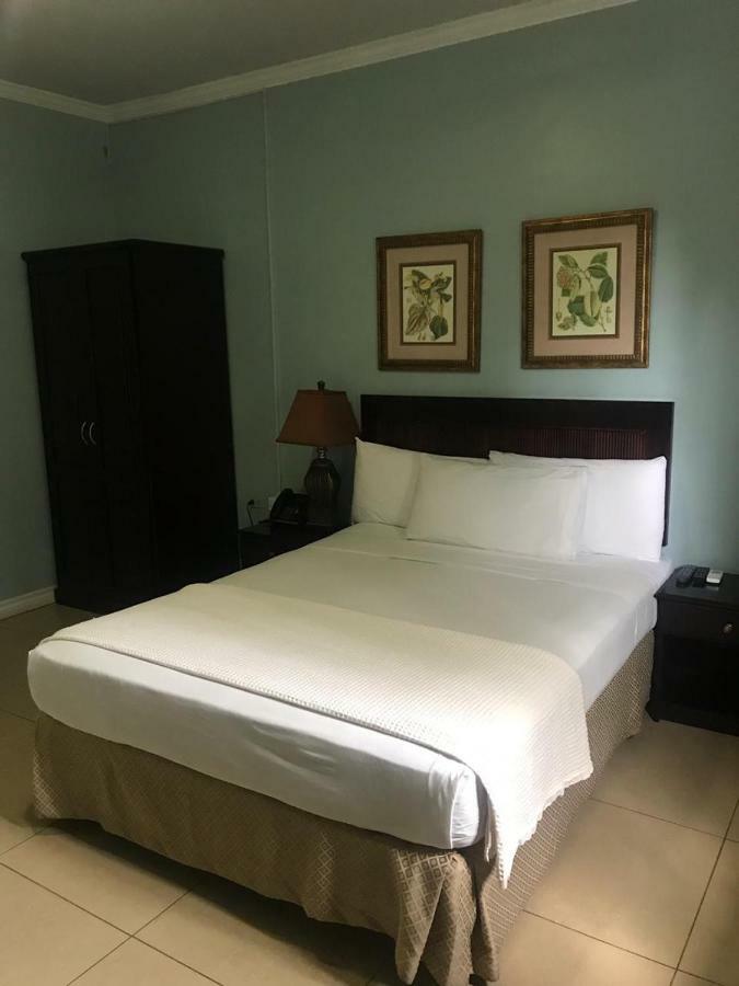 Palms Hotel Trinidad Arouca Екстер'єр фото